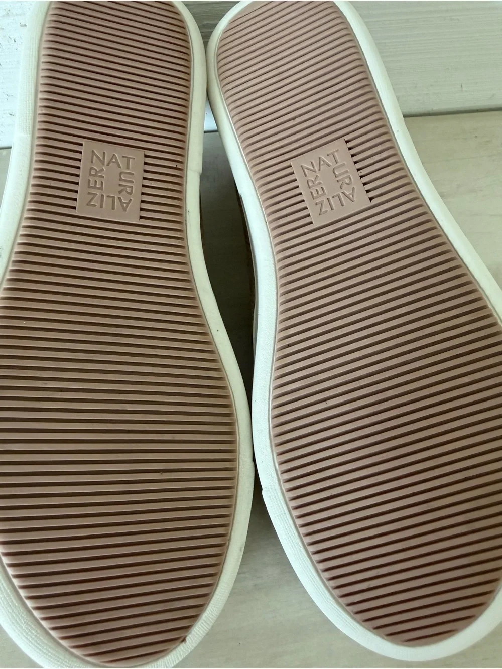 Naturalizer Marianne Leather Slip On Flat Sneakers Women’s Size 7WW Beige NEW